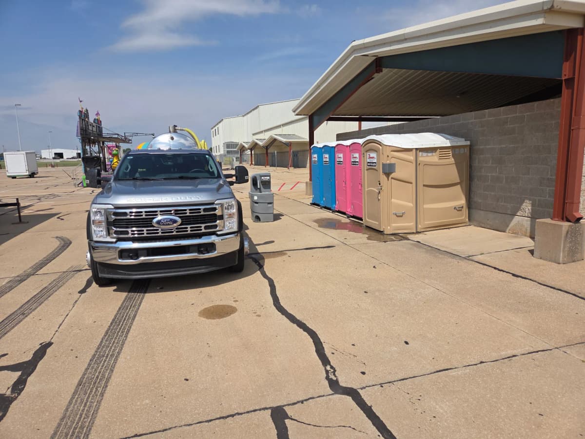 Brower Inc. deluxe flushable portable toilet delivered to an outdoor wedding venue in Oklahoma
