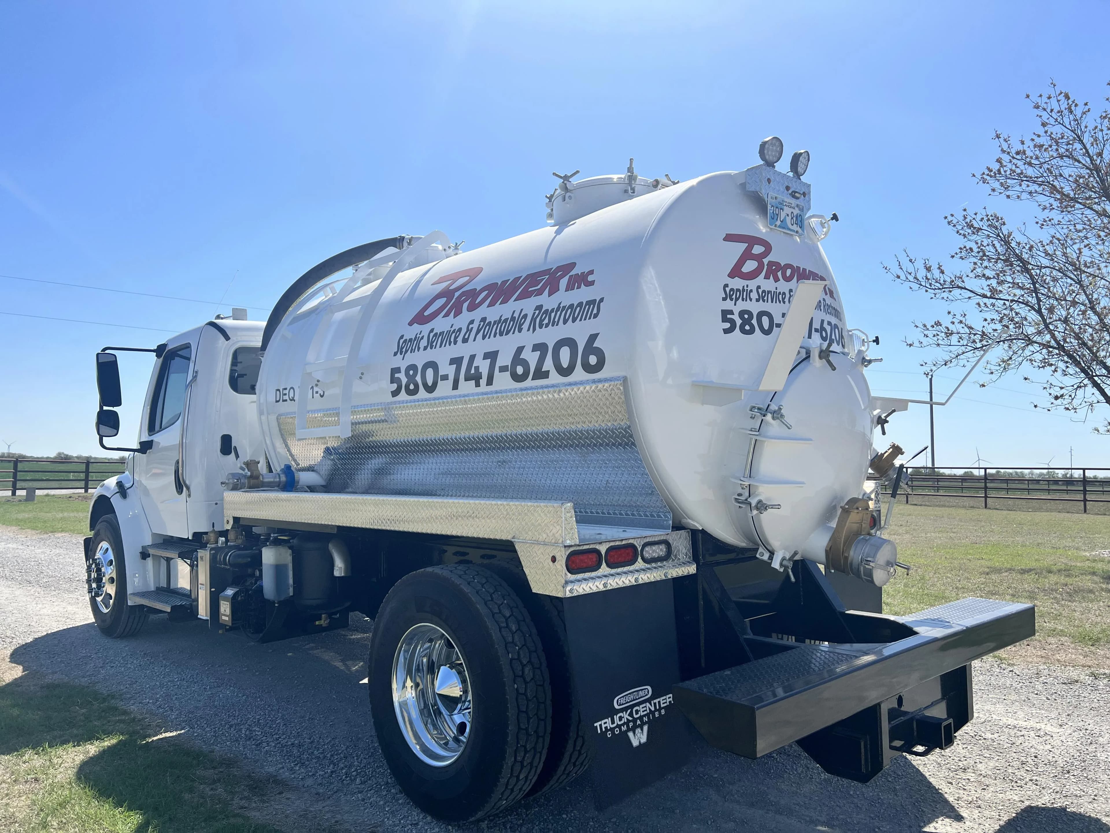 Septic pump truck